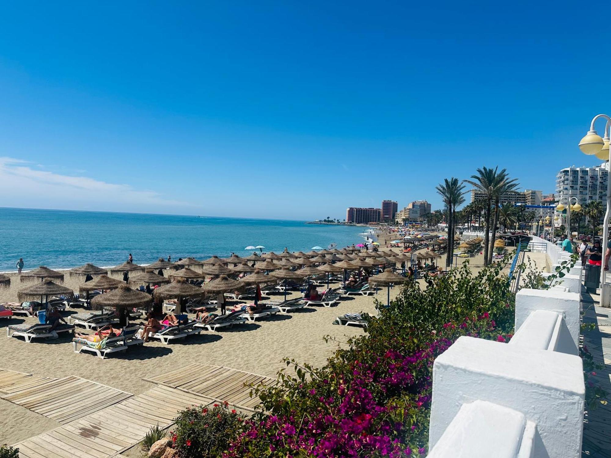 Luxury Beachfront Apartment In Benalmadena Costa Buitenkant foto